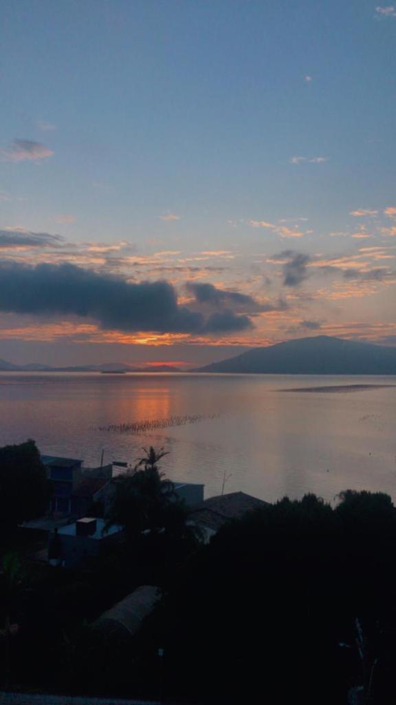 Apartamento Na Palhoca, Com Vista Para O Mar, Proximo A Mercados, Padarias E Farmacias. Esterno foto